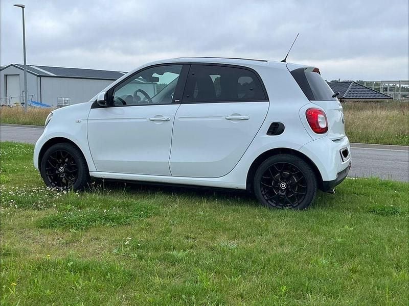Gebraucht Smart ForFour Passion 90 PS (66 kW) 2017 Weiß Kleinwagen