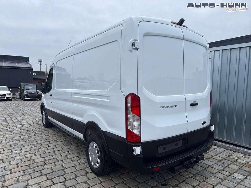 Gebraucht Ford Transit Trend 131 PS (96 kW) 2023 Frost weiß Van