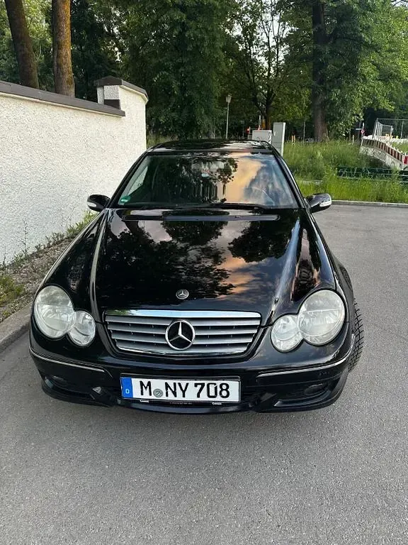 Gebraucht Mercedes C180 Classic 156 PS (114 kW) 2008 Schwarz Coupé