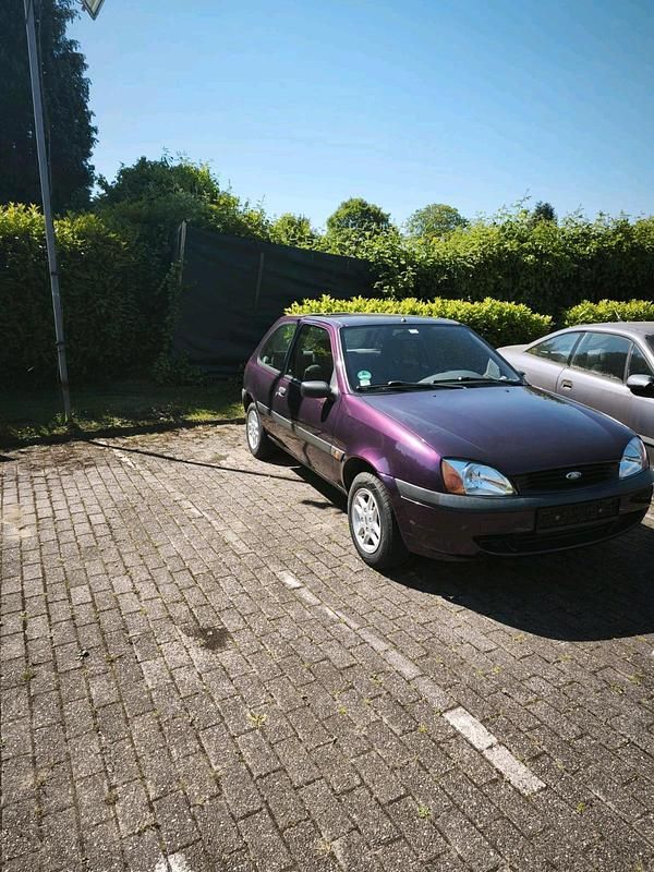 Gebraucht Ford Fiesta 60 PS (44 kW) 2000 Violet Kleinwagen