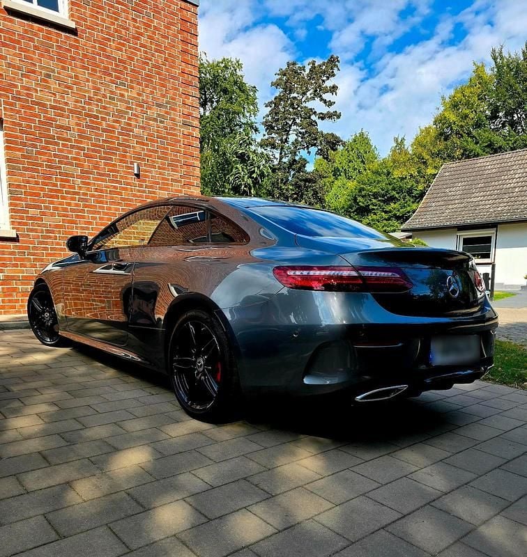 Usado Mercedes E220 AMG 194 CV (142 kW) 2019 Gris Coupe