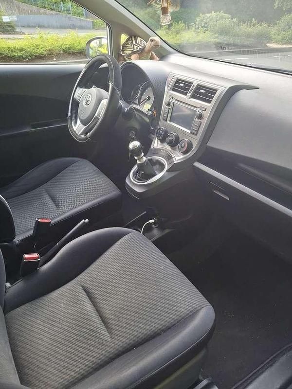 Gebraucht 2011 Toyota Verso-S Van / Kleinbus | 3.800 € (Etwas zu teuer) - Bild 1/4