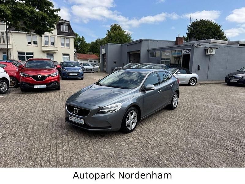 Grau Gebraucht 2018 Volvo V40 Business Edition Kombi | 7.450 € (Teuer) - Bild 1/4
