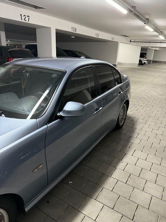 Second-hand BMW 318 Performance 143 CP (105 kW) 2010 Albastru Berlinǎ
