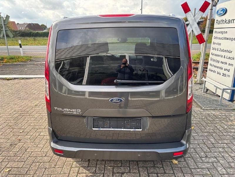 Gebraucht Ford Tourneo Connect Titanium 101 PS (74 kW) 2019 Magneticgrau (metallic) Van / Kleinbus