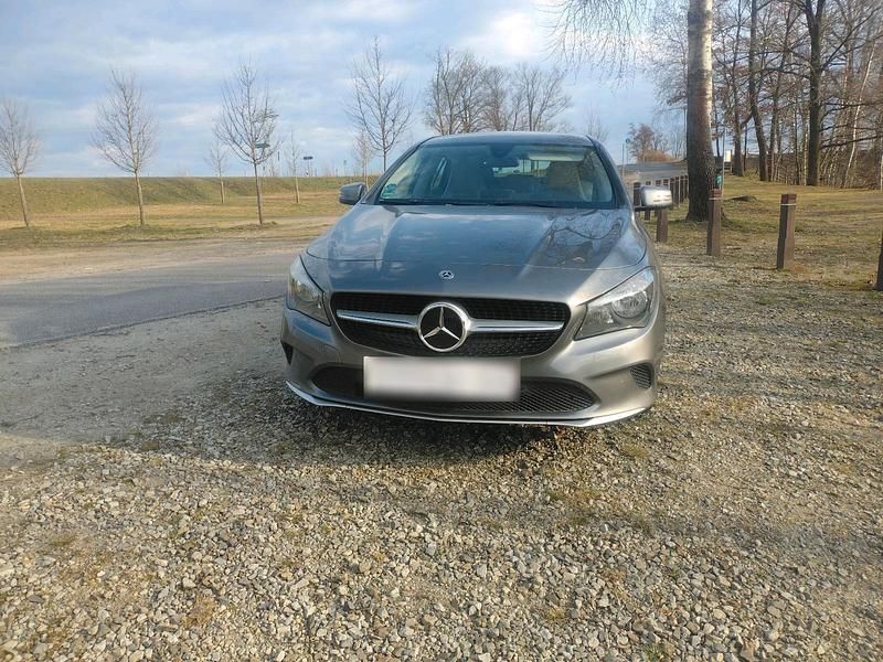 Gebraucht Mercedes CLA200 154 PS (113 kW) 2017 Grau Limousine