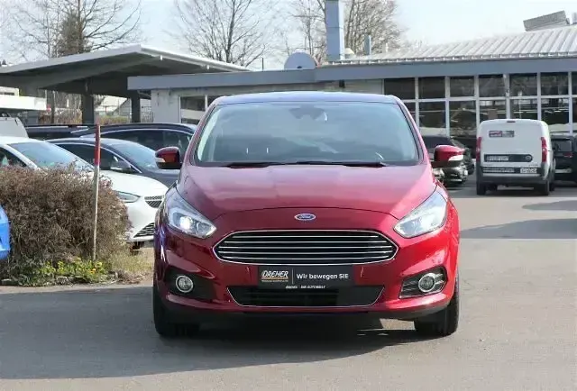 Gebraucht Ford S-MAX Titanium 240 PS (176 kW) 2018 Rubyrot (metallic) Van / Kleinbus