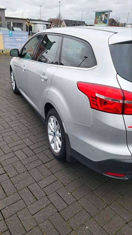 Gebraucht Ford Focus 125 PS (91 kW) 2015 Silber Kombi