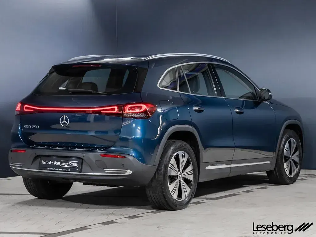 Gebraucht Mercedes EQA250 Progressive 139 kW (190 PS) 2022 Blau SUV