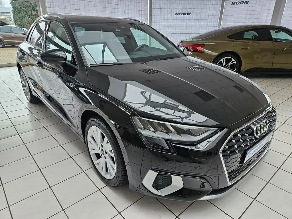 Gebraucht Audi A3 Advanced Plus 116 PS (85 kW) 2021 Schwarz Limousine