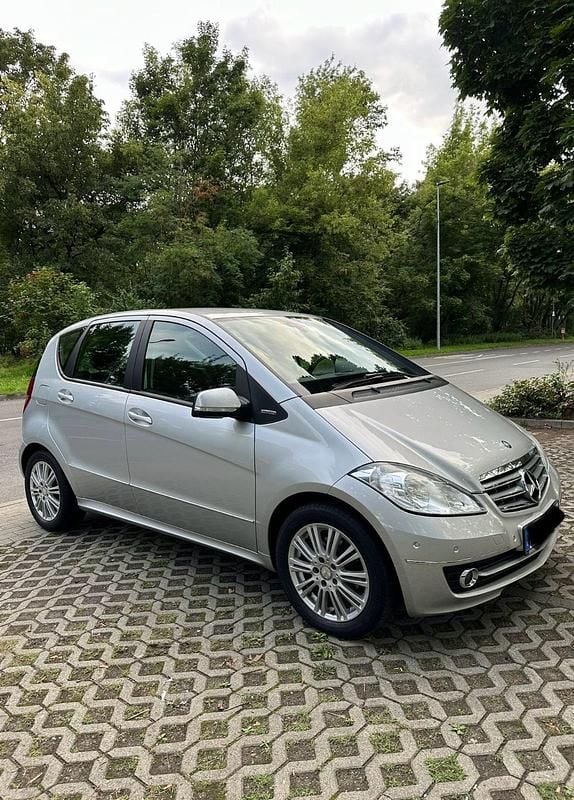 Silber Gebraucht 2009 Mercedes A160 Limousine | 2.700 € (Guter Preis) - Bild 1/4