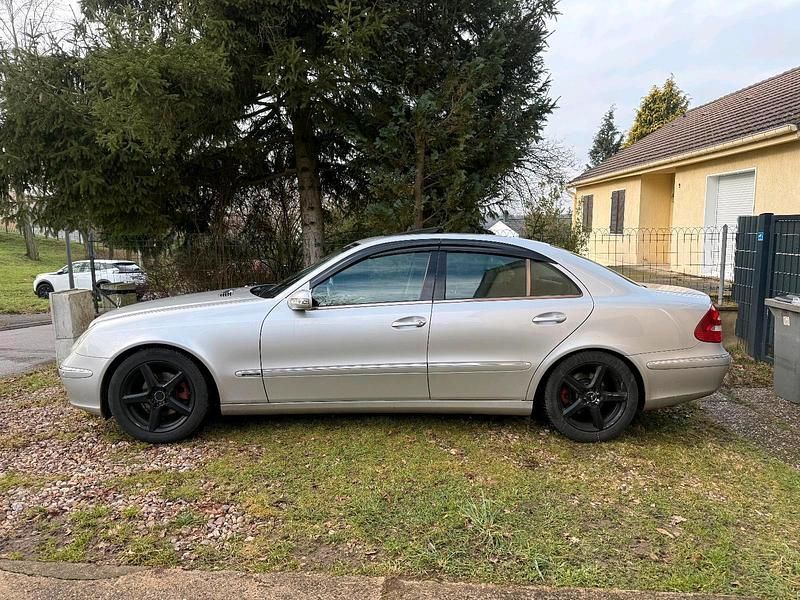 Gebraucht Mercedes E320 204 PS (150 kW) 2004 Silber Limousine