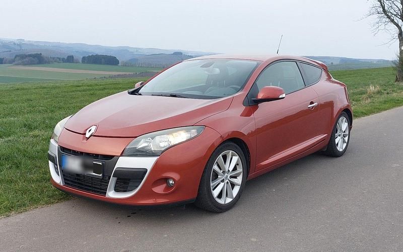 Gebraucht Renault Mégane Coupé Dynamique 180 PS (132 kW) 2010 Orange Coupé