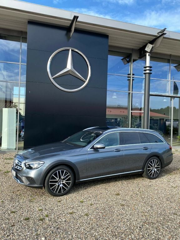 Grau metallic Gebraucht 2020 Mercedes E200 Kombi | 32.850 € (Teuer) - Bild 1/4