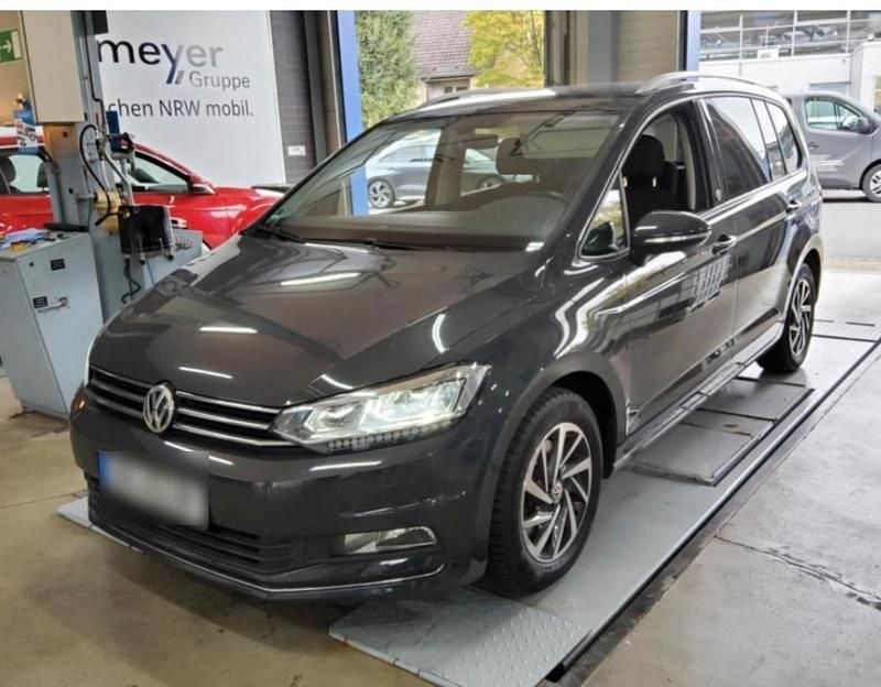 Grau Gebraucht 2017 VW Touran Sound Van / Kleinbus | 13.300 € (Superpreis) - Bild 1/4