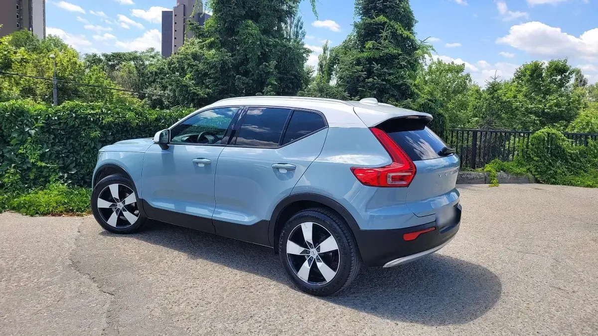 Gebraucht Volvo XC40 Momentum 150 PS (110 kW) 2019 Blau SUV