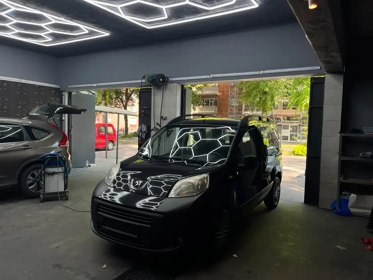 Gebraucht Peugeot Bipper 73 PS (53 kW) 2010 Schwarz Van / Kleinbus