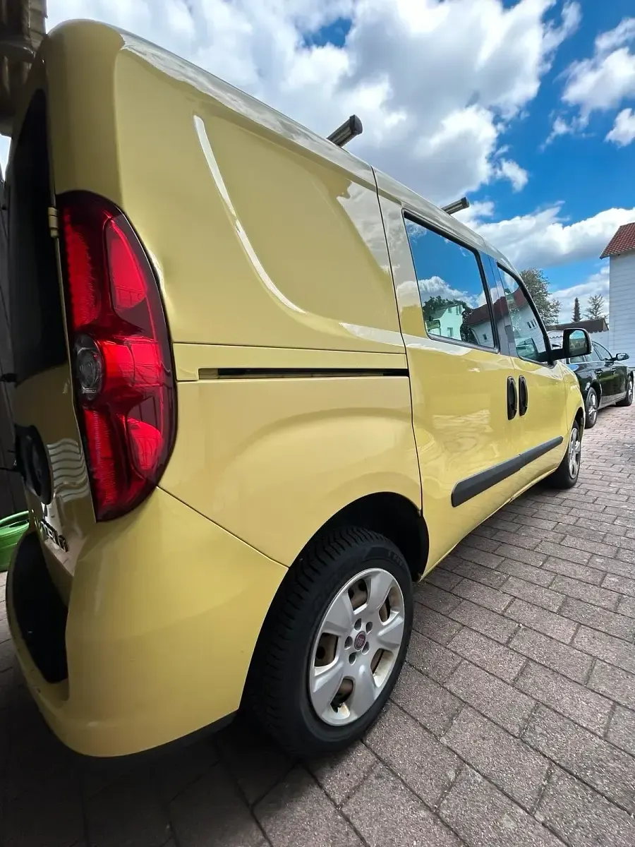 Gebraucht Fiat Doblò 105 PS (77 kW) 2013 Gelb Van / Kleinbus