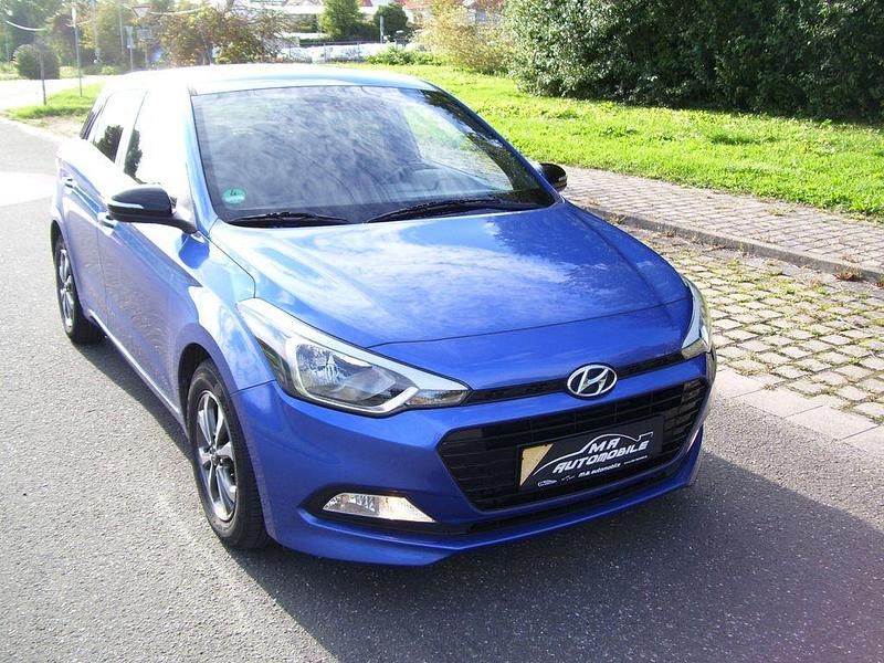 Fifa blue/champion blue Gebraucht 2018 Hyundai i20 Passion Limousine | 8.699 € (Fairer Preis) - Bild 1/4