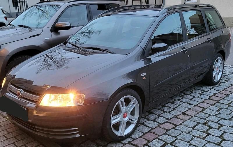 Grau Gebraucht 2007 Fiat Stilo Active Kombi | 3.500 € (Teuer) - Bild 1/4