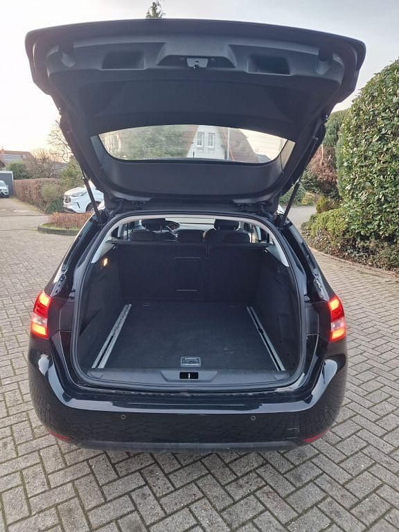 Gebraucht Peugeot 308 Active 131 PS (96 kW) 2018 Schwarz Kombi