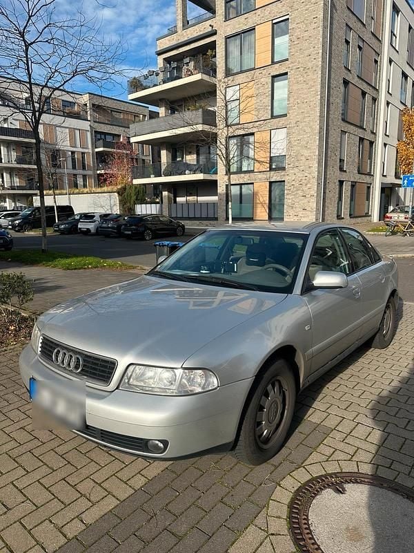 Silber Gebraucht 2000 Audi A4 Limousine | 2.500 € (Etwas zu teuer) - Bild 1/4
