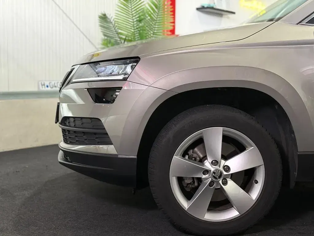 Gebraucht Skoda Karoq Ambition 116 PS (85 kW) 2018 Bezova capuccino/capuccino bei SUV