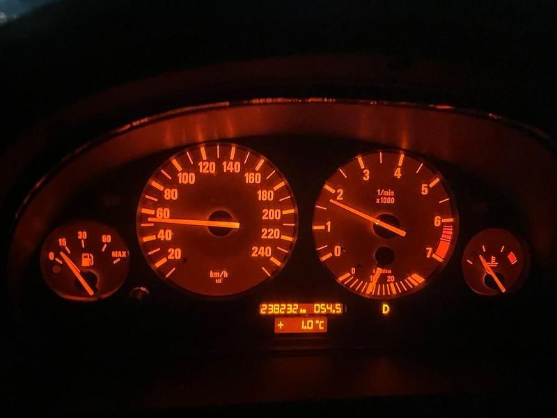 Weiß Gebraucht 1997 BMW 520 Limousine | 3.300 € (Fairer Preis) - Bild 1/4