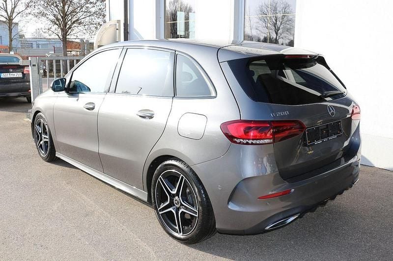 Gebraucht Mercedes B200 AMG line 163 PS (119 kW) 2019 Grau Kleinwagen