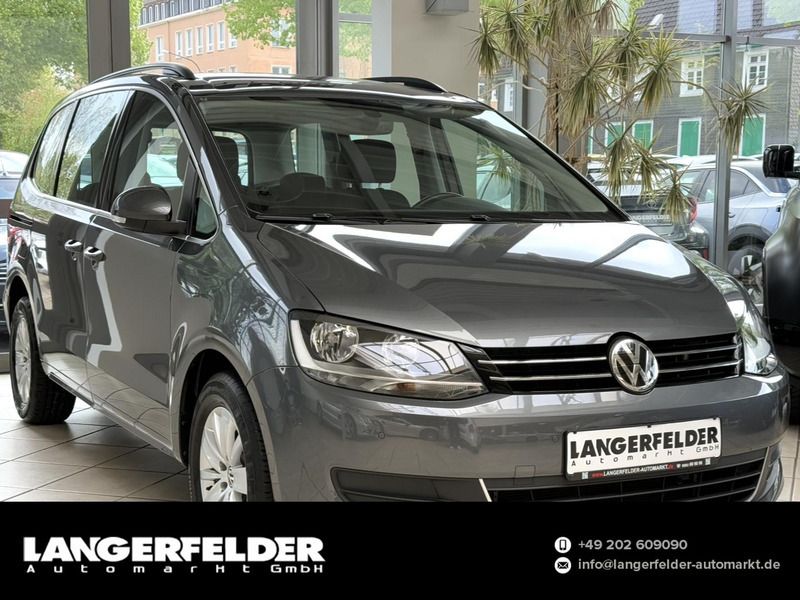 Indiumgrau metallic Gebraucht 2017 VW Sharan Comfortline Van / Kleinbus | 25.990 € (Fairer Preis) - Bild 1/4