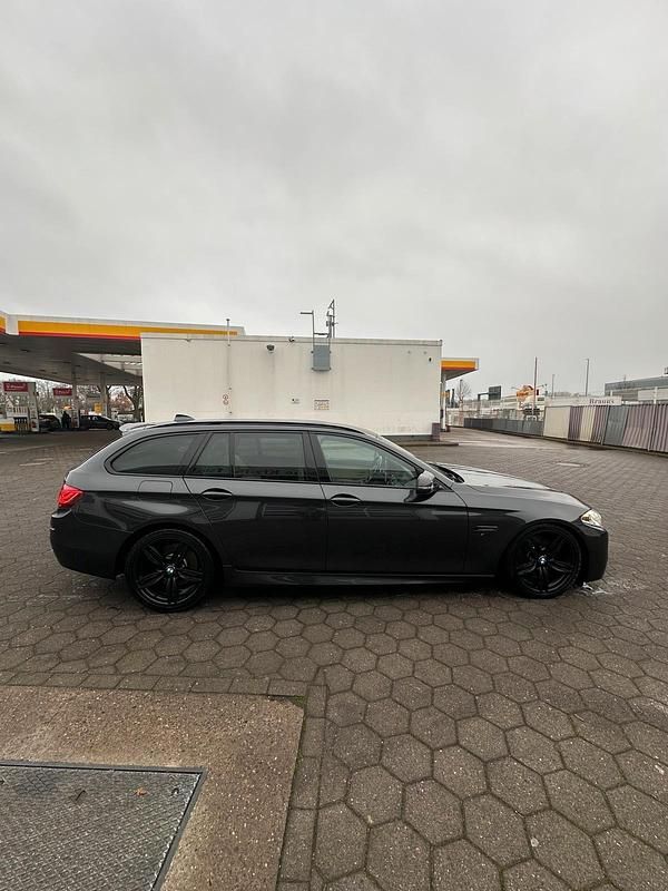 Gebraucht BMW M550 380 PS (279 kW) 2014 Grau Limousine