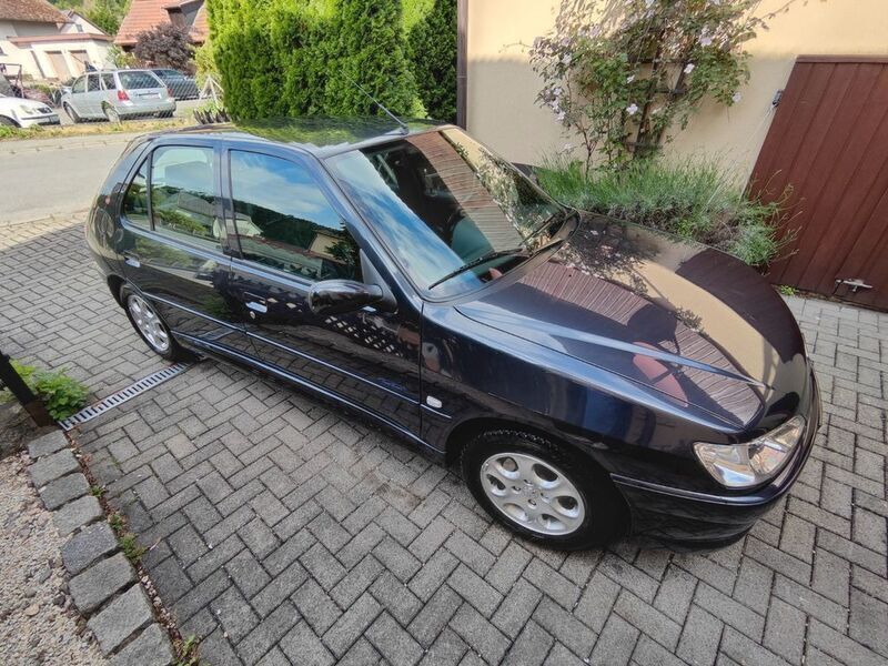 Grau Gebraucht 1999 Peugeot 306 Limousine | 8.500 € - Bild 1/4