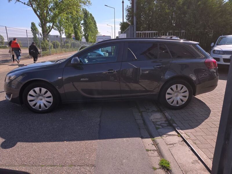 Gebraucht Opel Insignia Selection 136 PS (100 kW) 2016 Plat.anthr./rogrey/0j:silbergr Kombi