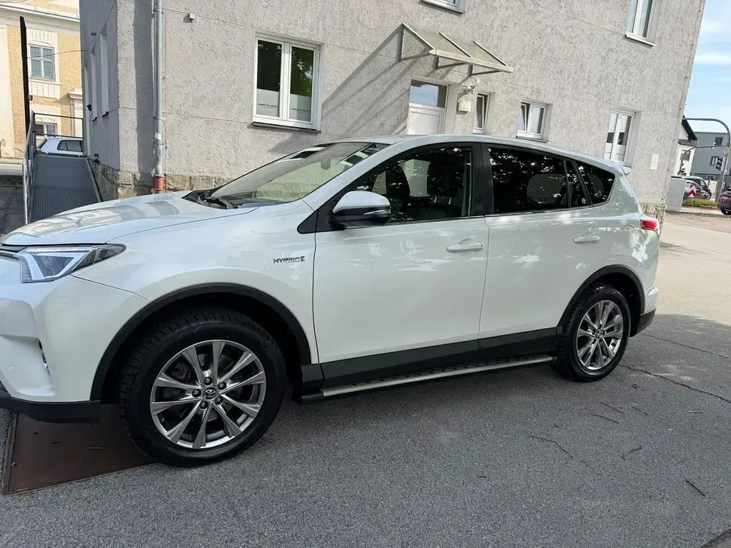 Gebraucht Toyota RAV4 Hybrid Edition 155 PS (114 kW) 2016 Weiß SUV
