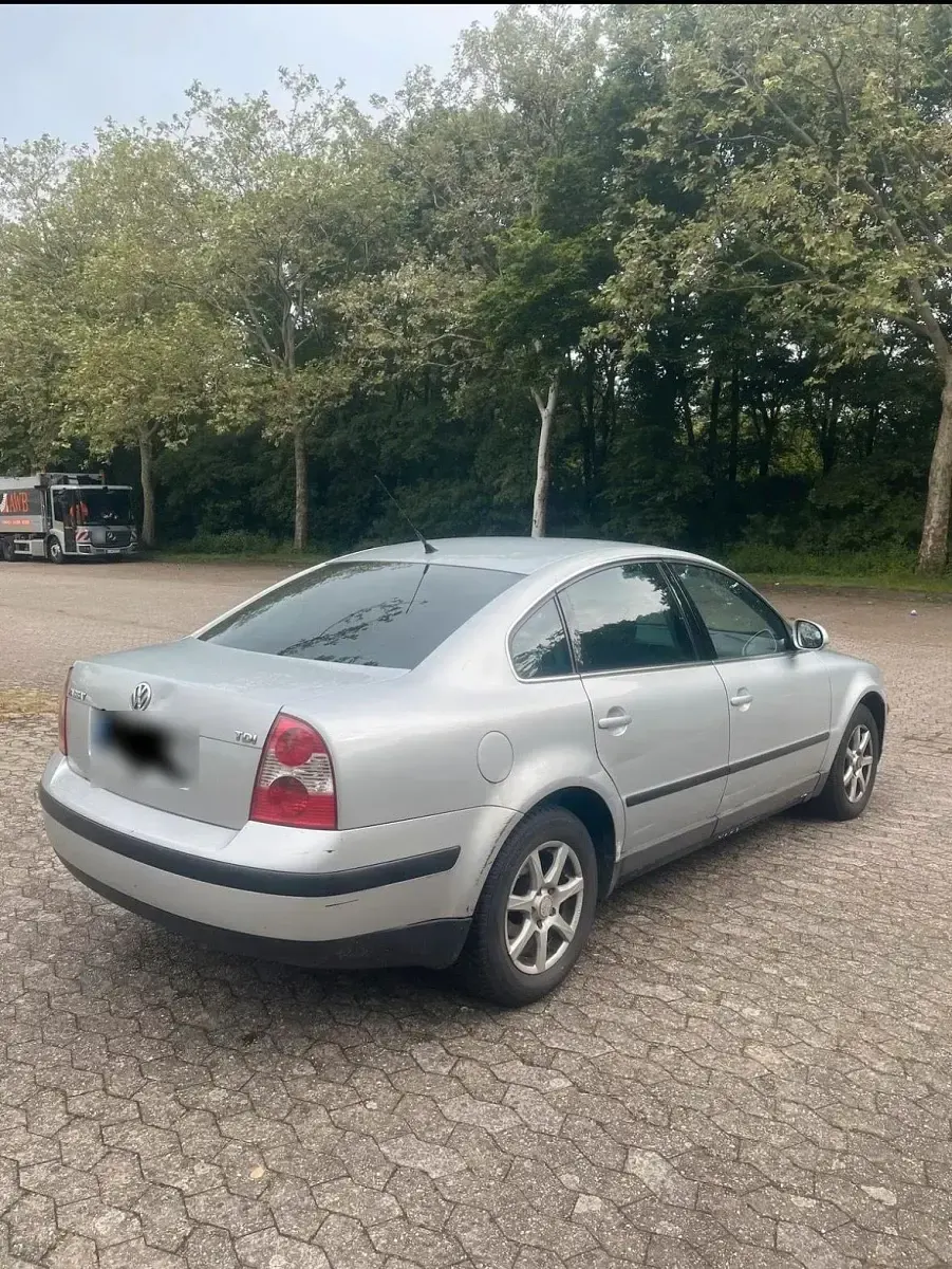 Gebraucht VW Passat 100 PS (73 kW) 2004 Silber Limousine