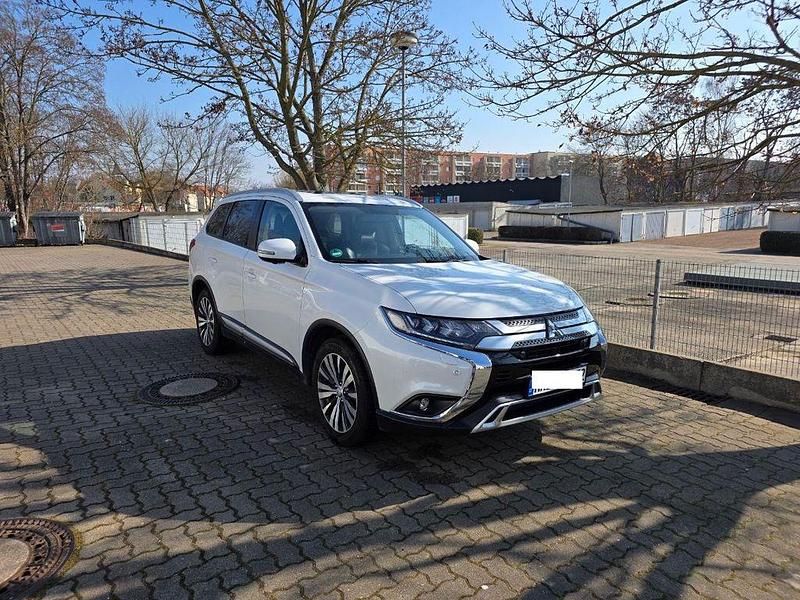 Gebraucht Mitsubishi Outlander 167 PS (122 kW) 2021 Weiß SUV