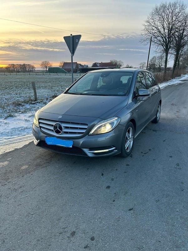 Gebraucht Mercedes B200 136 PS (100 kW) 2011 Grau Van / Kleinbus