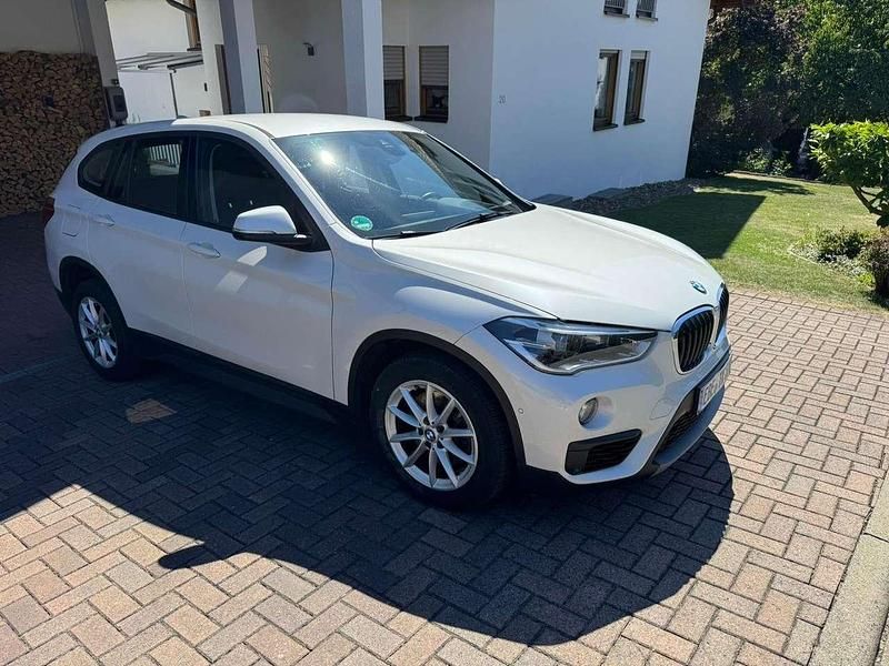 Weiß Gebraucht 2016 BMW X1 Advantage SUV | 20.799 € (Teuer) - Bild 1/4