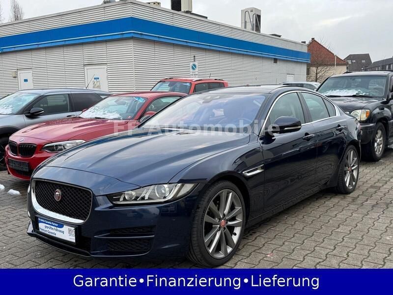 Blau Gebraucht 2015 Jaguar XE Portfolio Limousine | 14.400 € (Fairer Preis) - Bild 1/3