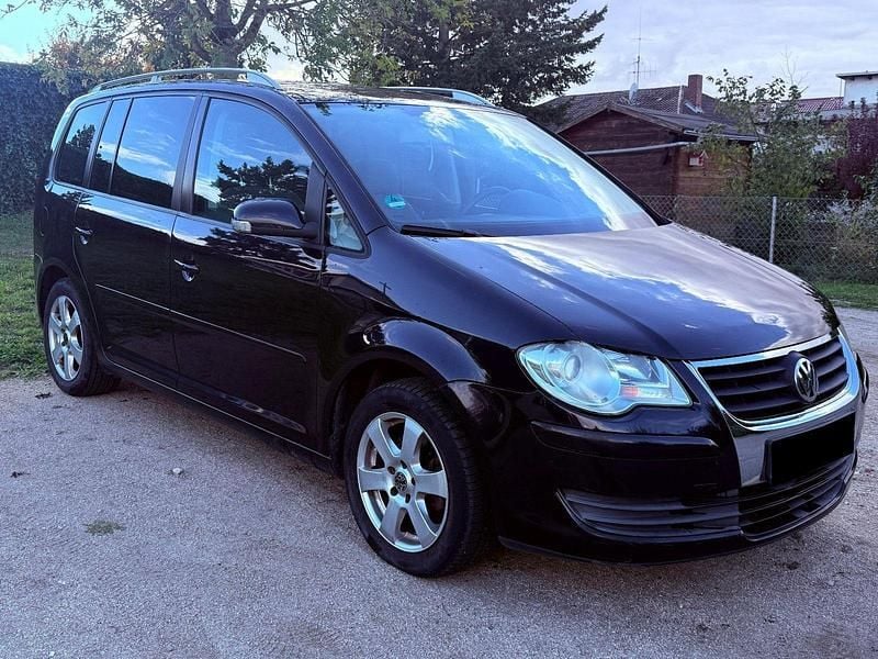 Schwarz Gebraucht 2007 VW Touran Trendline Van / Kleinbus | 1.700 € (Superpreis) - Bild 1/4