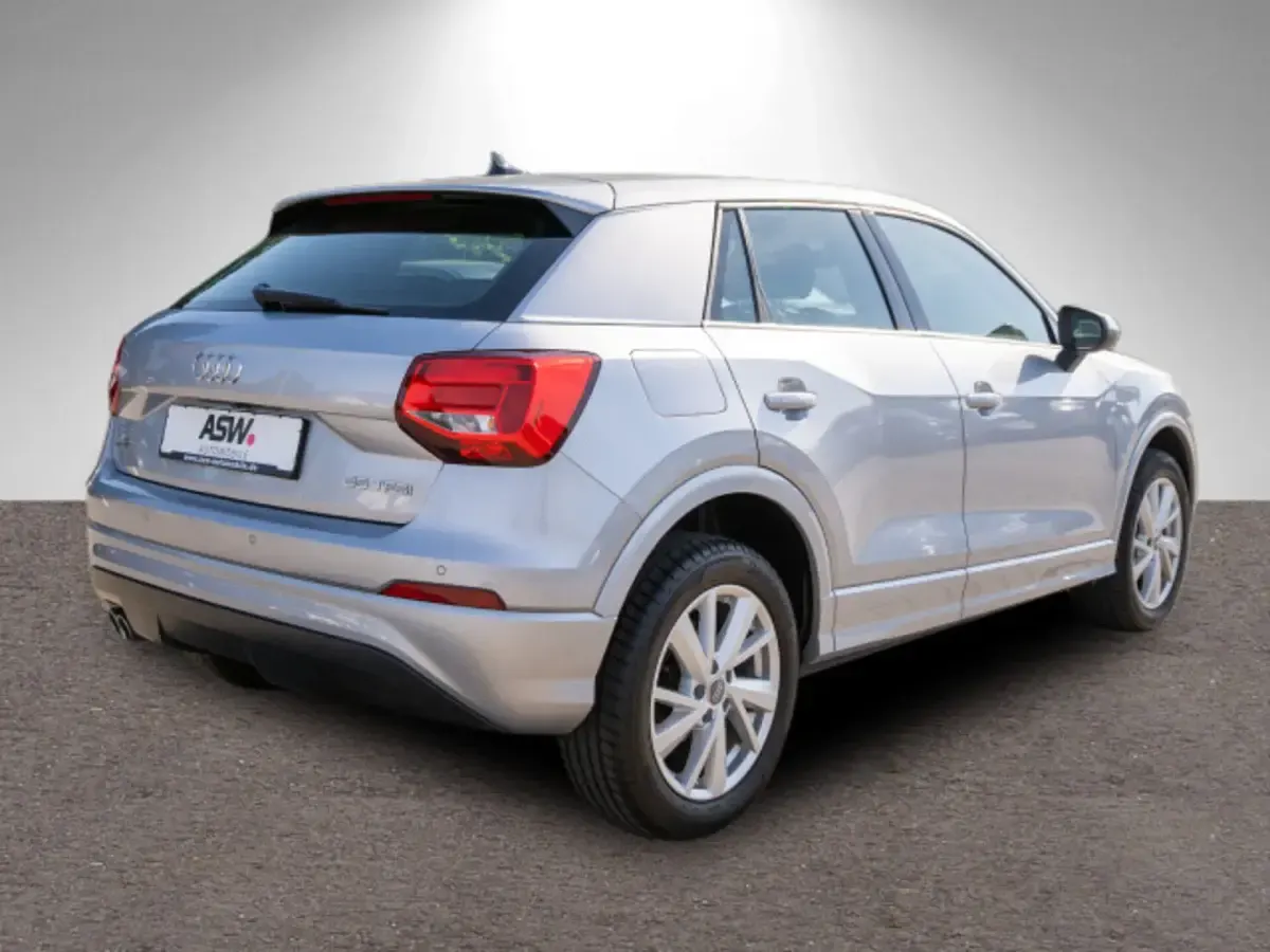 Gebraucht Audi Q2 Sport 150 PS (110 kW) 2020 Florettsilber metallic SUV
