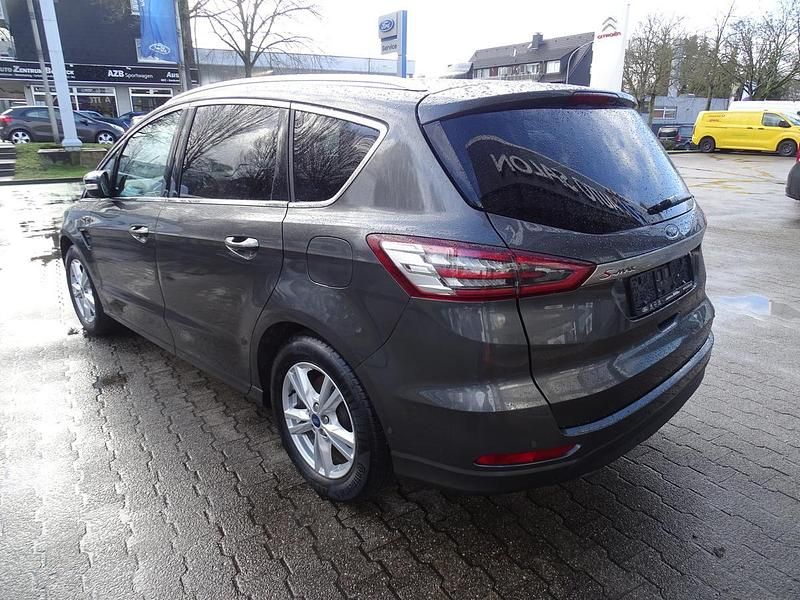 Gebraucht Ford S-MAX Titanium 190 PS (139 kW) 2022 Grau metallic Van / Kleinbus