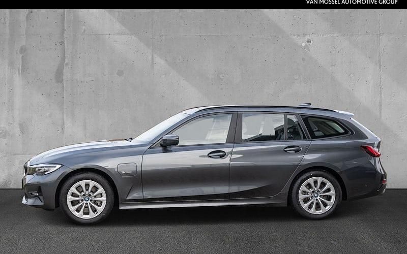 Gebraucht BMW 330e Advantage 292 PS (214 kW) 2021 Grau Kombi