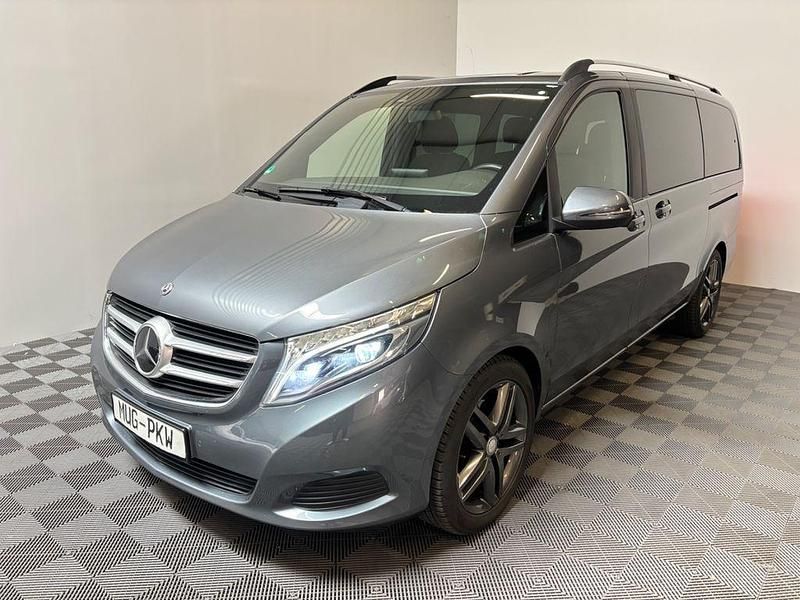Grau Gebraucht 2017 Mercedes V250 Edition Van / Kleinbus | 37.990 € (Guter Preis) - Bild 1/4