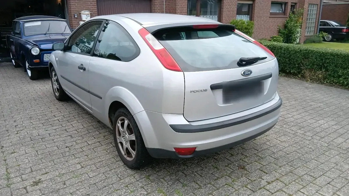 Gebraucht Ford Focus 100 PS (73 kW) 2005 Silber Kleinwagen