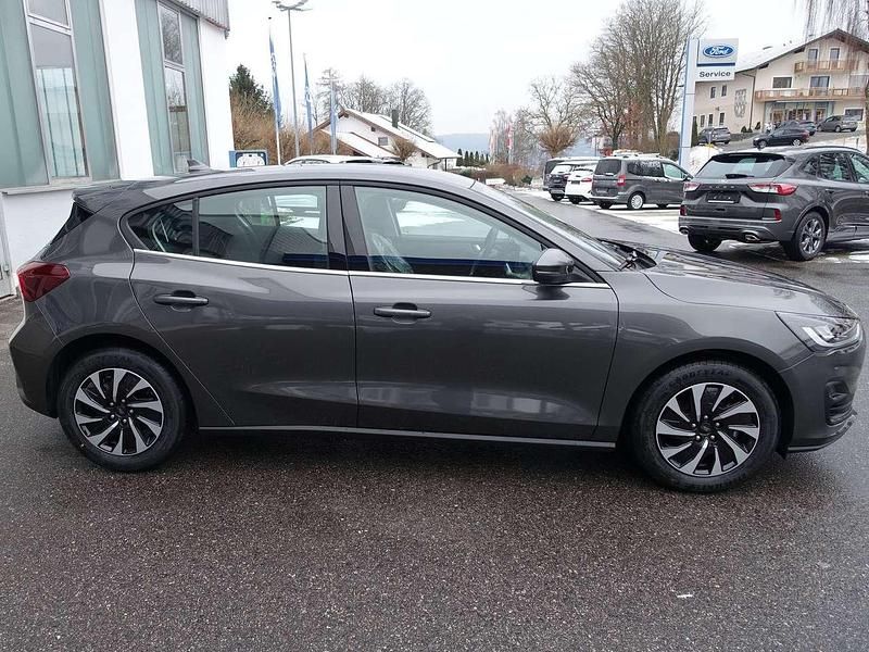 Gebraucht Ford Focus Titanium 125 PS (91 kW) 2024 Magneticgrau (metallic) Kleinwagen