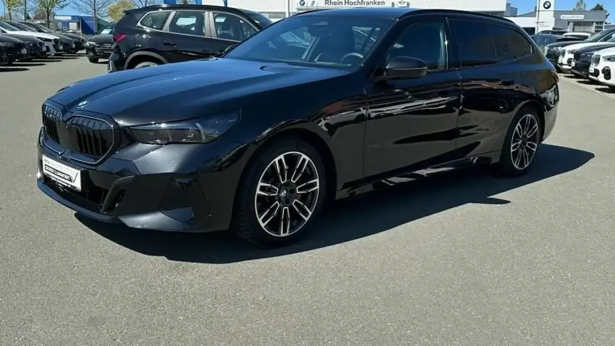 Gebraucht BMW 520 M Sport 197 PS (144 kW) 2025 Schwarz Kombi