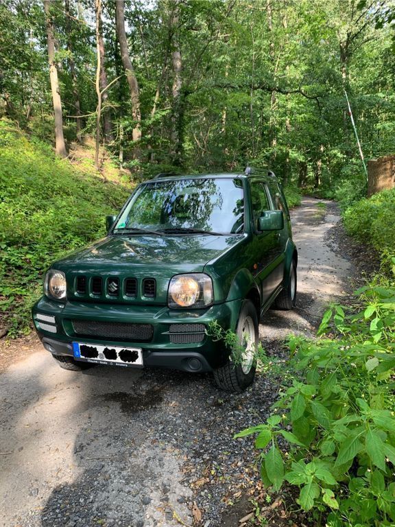 Grün Gebraucht 2011 Suzuki Jimny Comfort SUV | 9.500 € (Fairer Preis) - Bild 1/4
