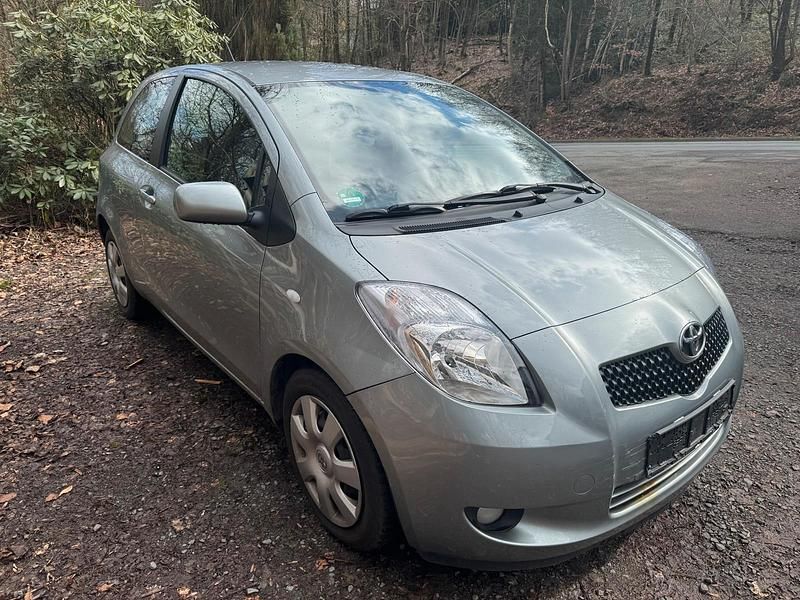 Gebraucht Toyota Yaris 101 PS (74 kW) 2006 Grau Kleinwagen