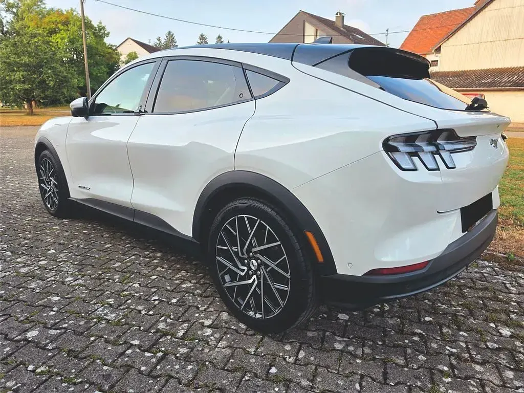 Gebraucht Ford Mustang Mach-E Extended Range 216 kW (294 PS) 2022 Weiß SUV